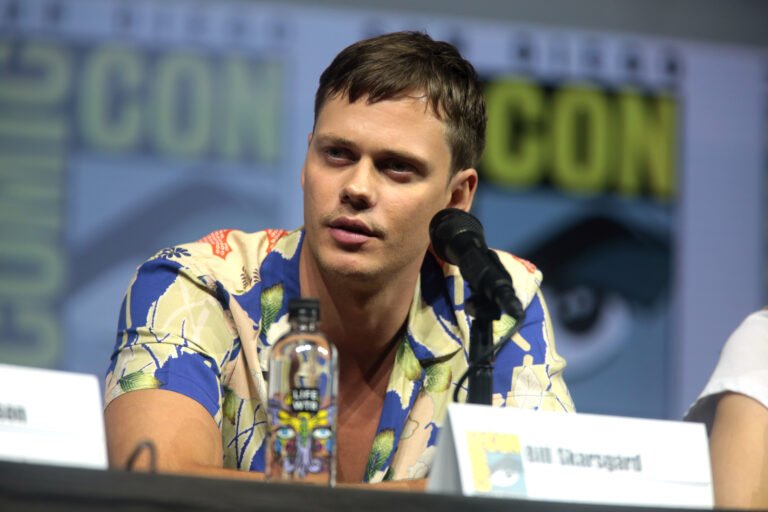 Bill Skarsgård Uma Jornada Entre HQs da DC e a Vontade de Ser o Coringa